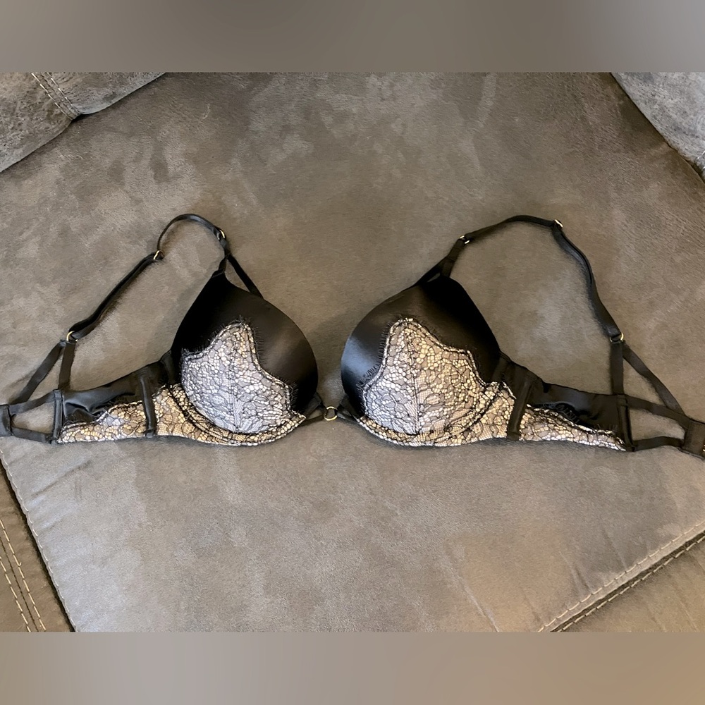 Victoria’s Secret Bombshell Plunge Bra, 32A